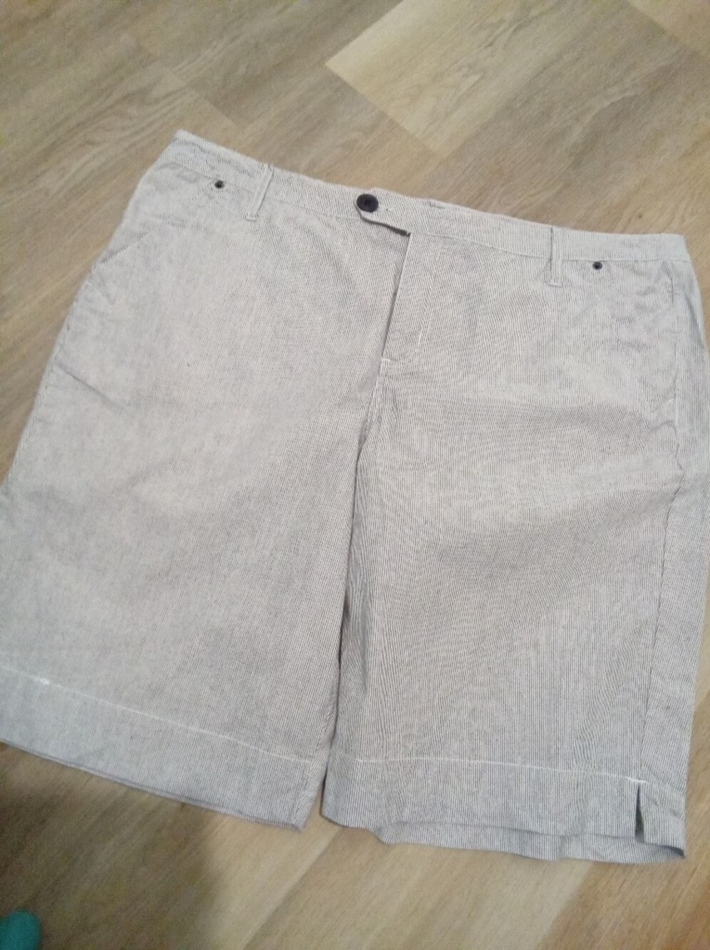 Gloria Vanderbilt Plus Sz 22W Blue & White Seersucker Flat-Front Bermuda Shorts